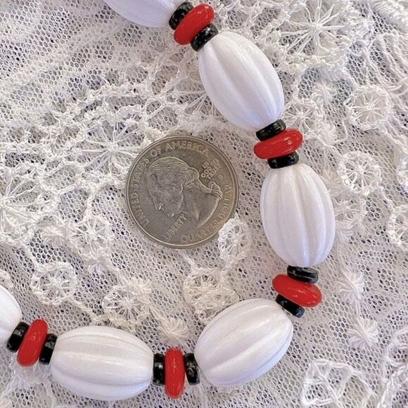Vintage White Black Red Acrylic Bead Necklace - Picture 3 of 9